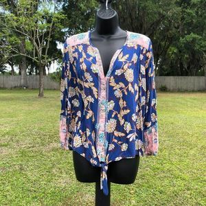 Democracy Floral Top M 3/$25 🌻